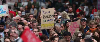 Tausende in Nordirland gegen Rassismus auf der Straße