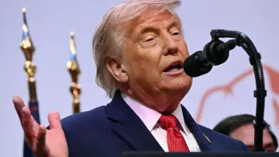 Trump zweifelt an Iran-Deal und droht mit Bomben
