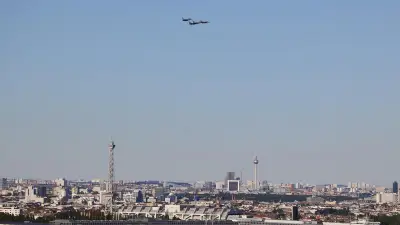 US-Kampfjets und Eurofighter überfliegen Berlin: Spektakel zum US-Unabhängigkeitstag