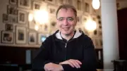 „00-Laschet“: Armin Laschet wird in David Safiers neuem Roman zum Geheimagenten
