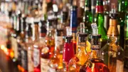 173 leere Alkoholflaschen bei 16-Jähriger: Mutter wegen Mordes angeklagt