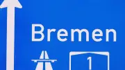 A1 bei Hamburg: Fahrbahnreparatur – nur eine Spur Richtung Bremen