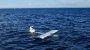 Absturzopfer überleben auf schwimmendem Flugzeugwrack vor Wales