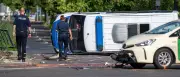 Acht Verletzte bei Unfall zwischen Taxi und Polizeiauto in Berlin-Kreuzberg