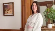 Anne Hathaway verkündet Schwangerschaft mit witzigem Video