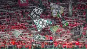 Aufstiegseuphorie: Fans stürmen Hannover 96 – Bude eingerannt