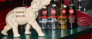 Bares für Rares-Star schenkt Mampe Museum seltenen Porzellan-Pudel
