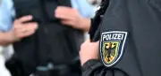 Bayern: Mann klaut Senfflasche, trinkt sie leer und greift Polizei an