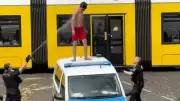 Berlin: Mann in Badehose bedroht Kinder und greift Polizisten an