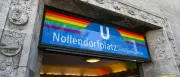 Berliner U-Bahnhof Nollendorfplatz heißt jetzt „Im Regenbogenkiez“