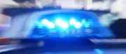 Betrunkener versucht Haustür einzutreten: Polizei schreitet ein