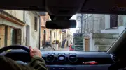 Bis zu 338 Euro Strafe: Arm aus Fenster in Italien tabu