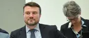 Brandenburg: Beamte erhalten mehr Geld und arbeiten länger