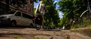 Brandenburger Maschine macht Kopfsteinpflaster glatt – günstig und haltbar