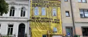 Buchhandlung wehrt sich mit Weimer-Zitaten an der Fassade