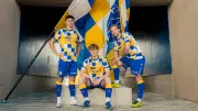 Carl Zeiss Jena: Neues Karo-Trikot spaltet Fans, Verkaufsziel 10.000 Stück