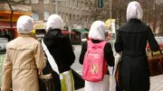 CSU attackiert BR wegen Scharia-Modebericht: Frauen mit Handys verglichen