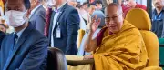 Dalai Lama reist zur Kniebehandlung nach Neu-Delhi