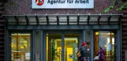 Designermöbel im Jobcenter: Chef nach 906.000-Euro-Skandal abberufen