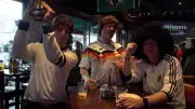 Deutsche Fans in Feierlaune vor Paraguay-Spiel: „Leichtester Brocken“