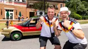 Deutsche Superfans reisen mit WM-Golf durch die USA