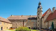 Deutsches Schloss Schochwitz bei Halle wird für 750.000 Euro versteigert