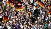Deutschland-Heimspiel in Toronto: Fans feiern WM-Party in Kanada