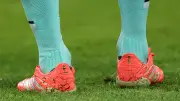 DFB-Stars tragen WM-Pokal auf den Schuhen: Einheitslook in Pink gegen Finnland