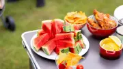 Drei Ernährungstipps von Dr. Riedl: Diese Lebensmittel kühlen bei Hitze