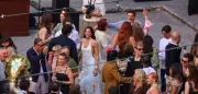 Dua Lipas Hochzeitsmarathon auf Sizilien: Brass-Band, Oldtimer und Proteste