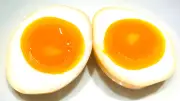 Eier mit Öl als „Natural Wegovy“? Experten warnen vor Hype