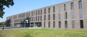 Ein Tag im offenen Vollzug: Acht-Finger-Bernd und die Anstalt Düppel
