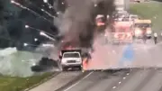 Feuerwerks-Anhänger explodiert auf US-Autobahn – Sperrung