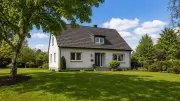 Gartenpflege im Juni: Amazon senkt Preise für Dünger und Rasenpflege