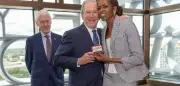 George W. Bush schenkt Michelle Obama Minzbonbons – nostalgische Geste