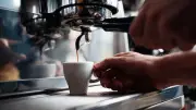 Günstige Kaffeevollautomaten im Test: Testsieger für unter 500 Euro