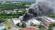 Großbrand in Lagerhalle bei Wetter an der Ruhr: A1 zeitweise gesperrt