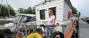 Hausboot in Potsdam: Familie lebt auf 30 Quadratmetern