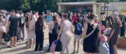 Hitze in Berlin: Lange Schlangen und Ticket-Stopp in Freibädern