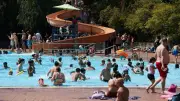 Hitzewelle in Berlin: Sommerbäder startklar mit Einschränkungen
