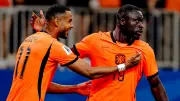 Holland zerlegt Schweden 5:1: Fans müssen nach WM-Gala im Stadion bleiben