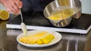 Hollandaise selber machen: Nur vier Zutaten für die perfekte Sauce