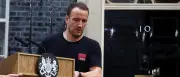 „Hot Podium Guy“: Der Mann hinter den Mikrofontests vor Downing Street