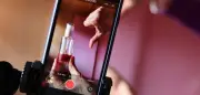 Influencer treiben Jugendliche in den Online-Kaufrausch