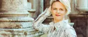 Iveta Apkalna verwandelt Trauermusik in Heidenspaß in Berlin
