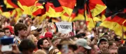 KI-Bild missbraucht: DFB-Fan als Hitler-Double fassungslos