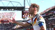 Kimmich schreit Amiri an: Steh auf! – DFB-Star bereitet Ausgleich vor