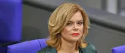 Klöckner verteidigt Entscheidung gegen Regenbogenflagge am Bundestag