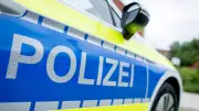 Lkw mit 5.300 Hühnern kippt bei Damme um – 125.000 Euro Schaden