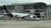 Lufthansa-Boeing 787: Fahrwerk bricht am Frankfurter Flughafen zusammen